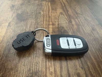 Brain Keychain "Use it" – Unique Motivational Gift | Geeky Accessory - Image 4
