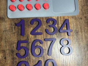 This is a board to teach numbers and early math. It is ideal for preschool, homeschool, and Montessori classrooms. It is fun and educational play!